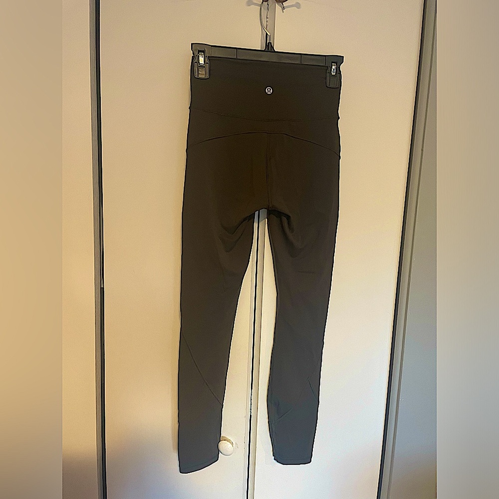 Lululemon In Movement 7/8 Everlux Tight size 4 - Picture 8 of 10